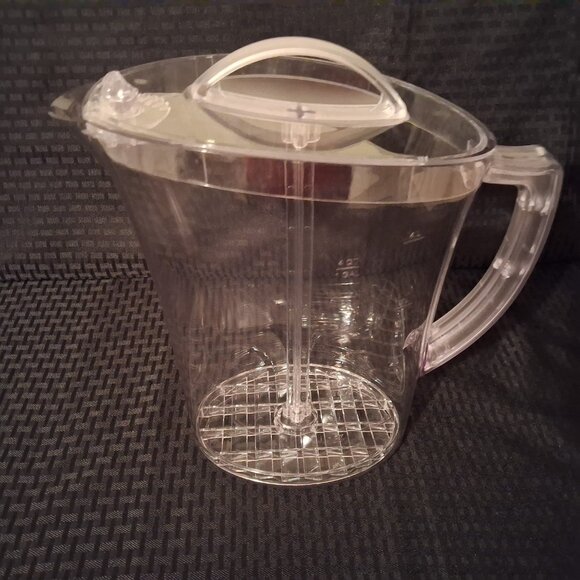 Pampered Chef Family Quick Stir Pitcher 1 Gallon Clear Plastic Plunger - Picture 1 of 10